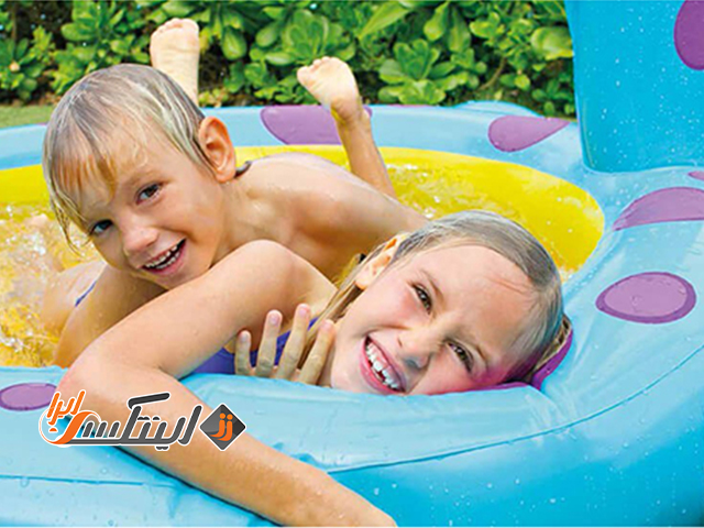 آبتنی در استخر بادی