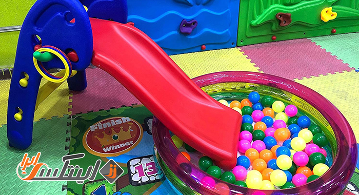 استخر توپ و سرسره