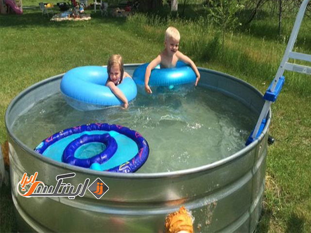 شنای کودکان در استخر