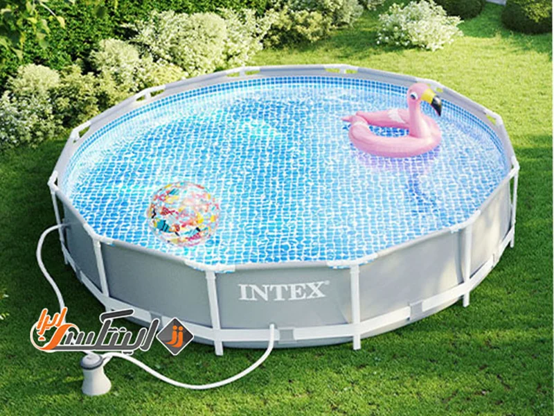 تفریحات آبی در استخر پیش ساخته