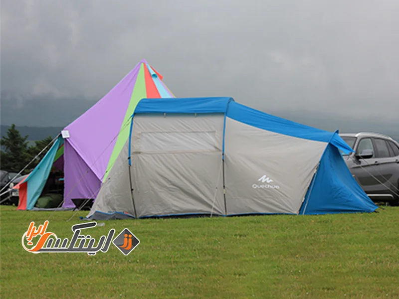 چادر مسافرتی در کنار خودرو