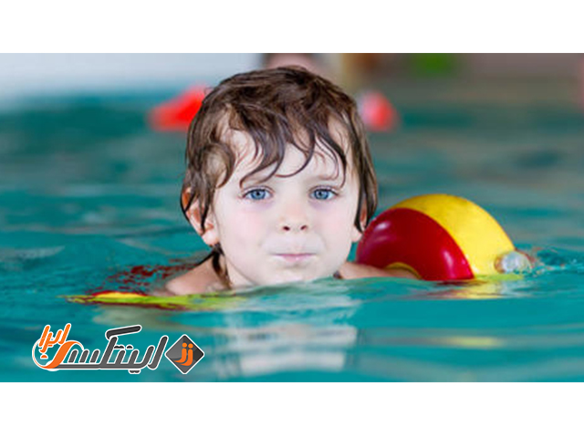 استفاده از بازوبند بادی در استخر