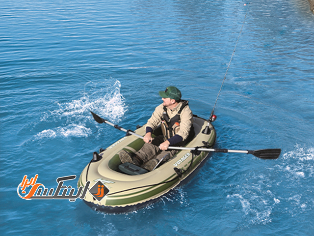 لذت تفریح در محیط آبی با قایق بادی